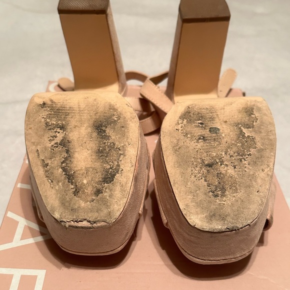 Tina Crossover Platform Sandal - Picture 8 of 9